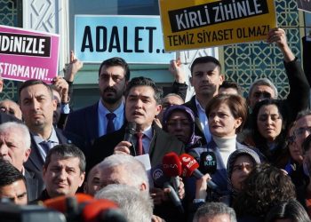 CHP ve İYİ Partililer protesto etti: 'Ahlaksızlıkta da sınır tanımadılar'