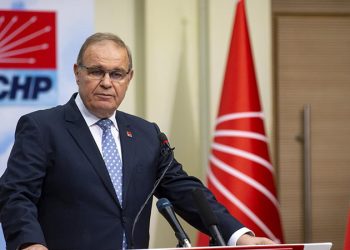 CHP Sözcüsü Faik Öztrak, net 8 bin 500 lira olarak açıklanan asgari ücrete tepki göstererek, "Milletin sırtında küfe olanlar, 'küfe' edebiyatını bıraksın" dedi.
