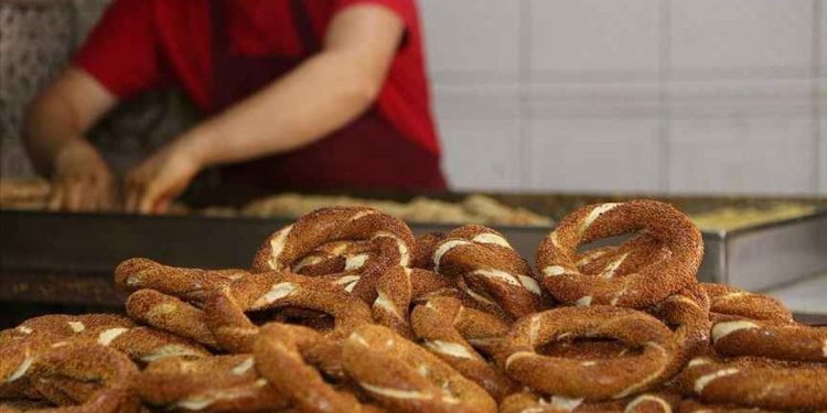 CHP'li Kani Beko, Bakan Bilgin'e asgari ücreti simit üzerinden anlattı