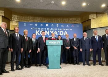 "6'lı masanın ülkemizi seçim zaferine kavuşturacağına olan inancımız tamdır." diyen CHP'li Torun, "Hiçbir koltuk, Türkiye'nin demokrasisi, milletin huzuruyla oynamaya değmez. İktidarın görevi, huzur ve sükun içinde toplumu seçime götürmektir. Suni krizlerle halkımızı germek, toplumsal reaksiyonlara yol açacak kararlara imza atmak bu süreçte hiçbir kişi ya da gruba fayda sağlamayacaktır." dedi.
