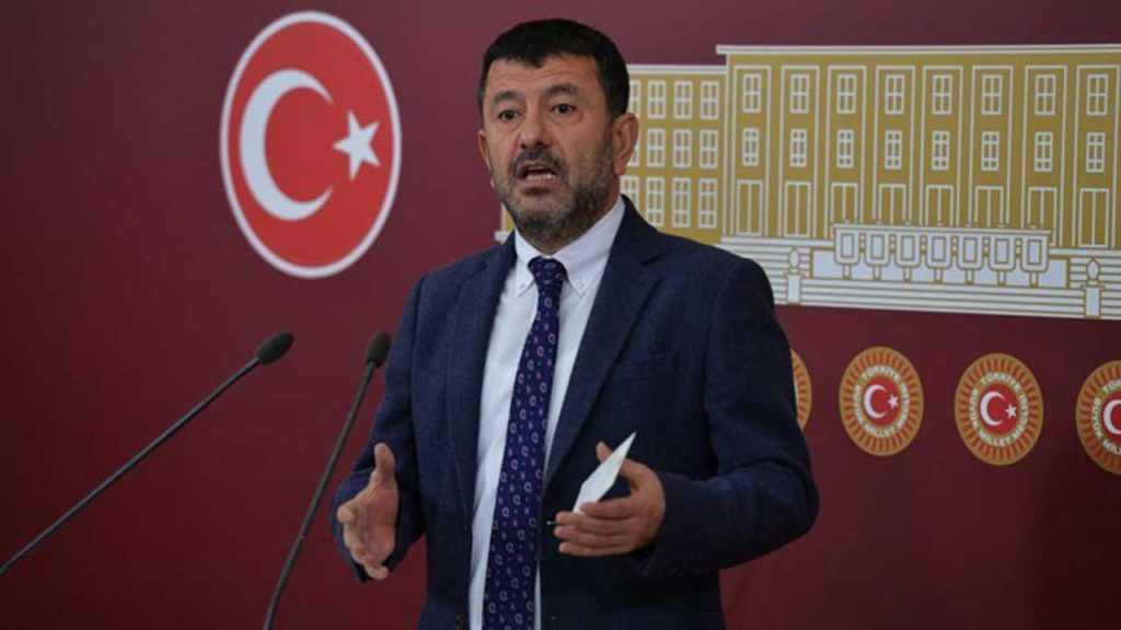 CHP'li Veli Ağababa: Asgari ücretle saray hırsızlığa göz yummuş,  ortak olmuştur