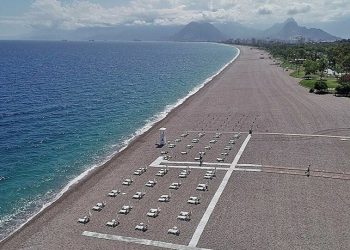CHP’li vekil uyardı: Antalya’da plajların işletmesi de Katar’a geçecek