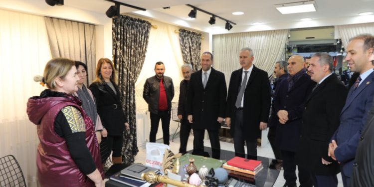 Çift maaşlı bakan yardımcısından kiradan dert yanan esnafa dua: ‘İnşallah mülkünü alırsınız’