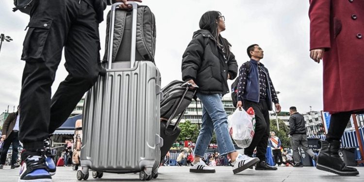 Çin, Covid-19 nedeniyle uluslararası uçuşlara getirdiği kısıtlamaları kaldırıyor