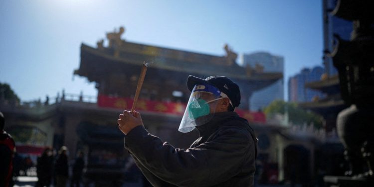 Çin, ülke dışından gelenlere Covid-19 kısıtlamalarını kaldırdı