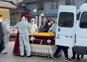 Çin yeni Covid-19  ölümleri duyurmuyor, Pekin'de cenaze evleri doldu