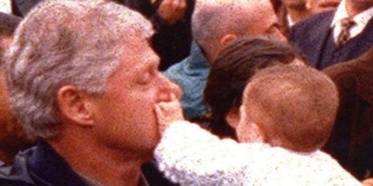 Clinton ile 'Erkan bebek'i fotoğraflayan gazeteci Ali Bulut vefat etti