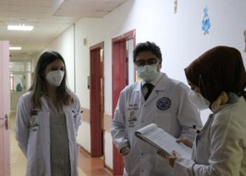 Çocuk yoğum bakımları doldu, uzmanlar uyarılar: Okula gitmemeleri ve maske kullanmaları gerekiyor