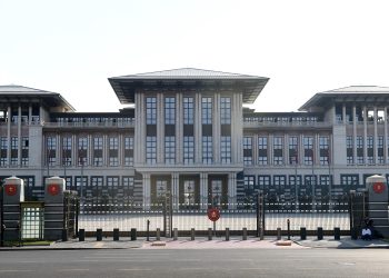 Çocuklar okulda aç kalırken bakanlık 62 milyar TL ödeneği Saray’a aktardı