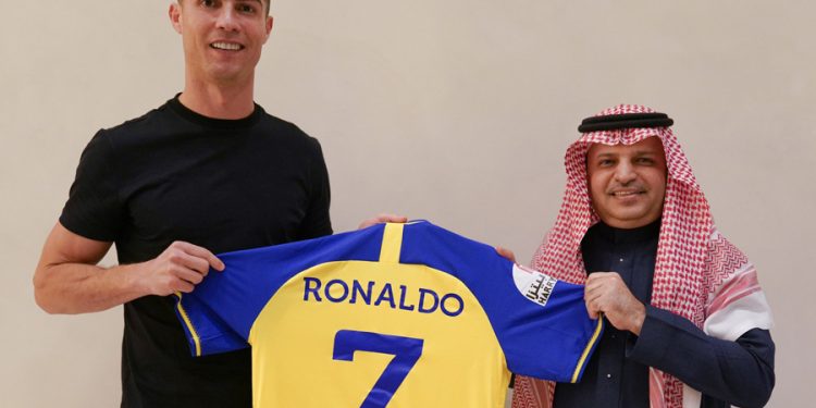 Cristiano Ronaldo Al Nassr’a resmen imzayı attı