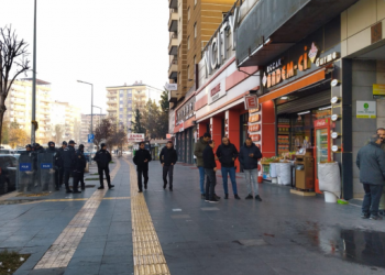 DBP binalarına baskın: Eş Genel Başkan Bayındır gözaltında