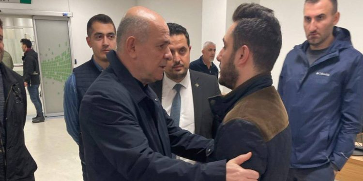 DEVA Partililere bıçaklı saldırı: 2 yaralı