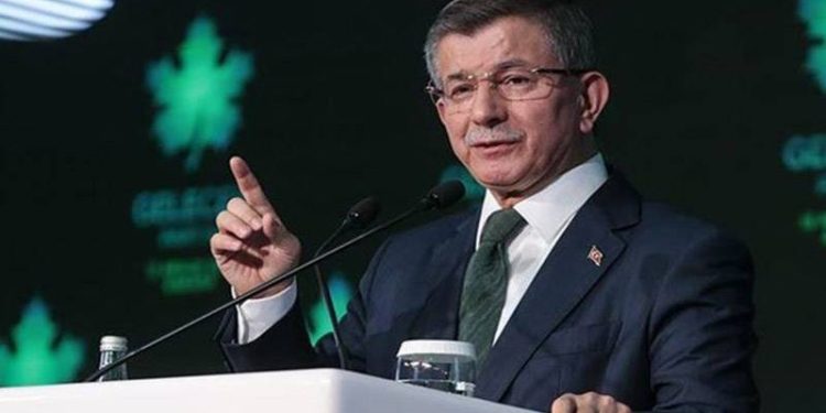 Gelecek Partisi Genel Başkanı Ahmet Davutoğlu, “Geçiş sürecinin yönetimini tek kişinin eline bırakamayız” dedi.