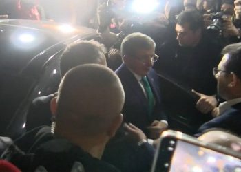 Davutoğlu, İmamoğlu'na destek için Saraçhane'ye gitti