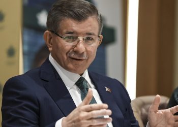 Davutoğlu: Referanduma gitmek seçim ortamını zehirler