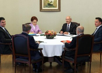 Davutoğlu, altılı masada uzlaşı turuna çıkacak: “Mülteciler” ve “İstanbul Sözleşmesi”nde anlaşma sağlanamadı