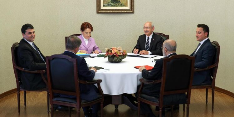 Davutoğlu, altılı masada uzlaşı turuna çıkacak: “Mülteciler” ve “İstanbul Sözleşmesi”nde anlaşma sağlanamadı