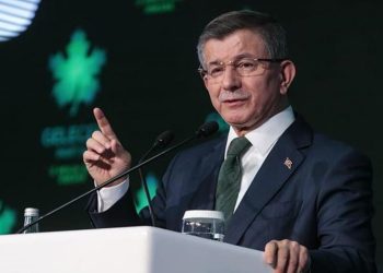 Davutoğlu'ndan AKP'nin anayasa değişiklik teklifine destek!