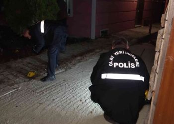 Dehşet anları: Tartıştığı arkadaşlarının evine kurşun yağdırdı