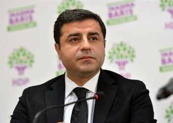 HDP’nin tutuklu eski eş genel başkanı Selahattin Demirtaş, paylaştığı mesajla İYİ Parti Genel Başkanı Meral Akşener ve CHP Genel Başkanı Kemal Kılıçdaroğlu’na hakaret eden AKP’li Tuzla Belediye Meclisi üyesi Türel Ağyol’a sert çıkıştı.