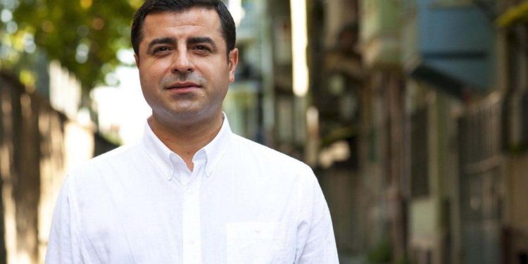 Demirtaş: Savcı, Erdoğan'ın avukatı gibi davranıyor
