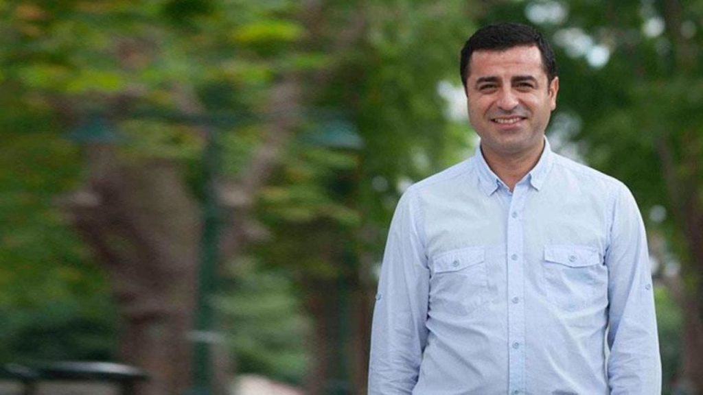 Demirtaş'tan Evrensel gazetesi ile dayanışma çağrısı: Gidemeseniz bile bir davetiye alın lütfen