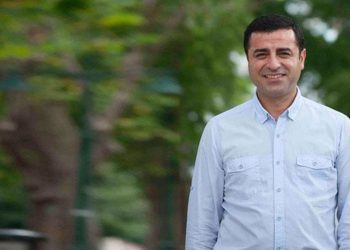 Demirtaş'tan Evrensel gazetesi ile dayanışma çağrısı: Gidemeseniz bile bir davetiye alın lütfen