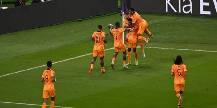 Dünya Kupası'nda ilk çeyrek finalist Hollanda