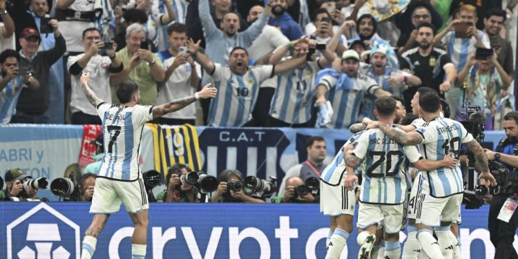 Dünya Kupası'nda ilk finalist Arjantin