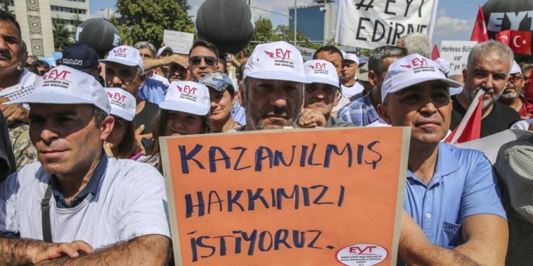 EYT'de yaş koşulu sosyal medyada gündem oldu