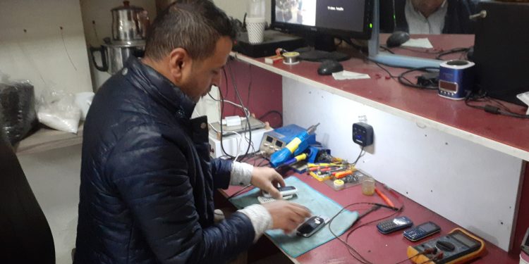 Ekonomik kriz cep telefonu fiyatlarını vurdu, yurttaş tuşlu telefona döndü!