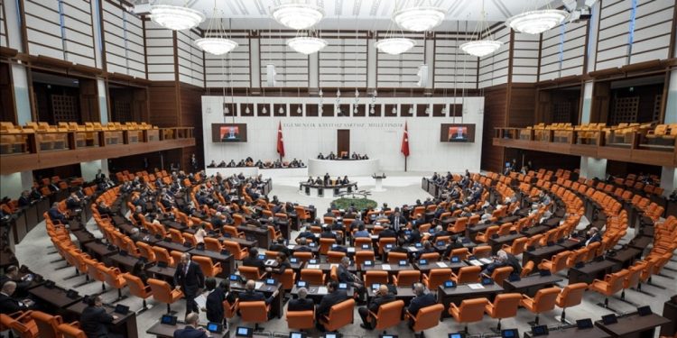 Ekonomiye ilişkin torba kanun teklifi Meclis'ten geçti