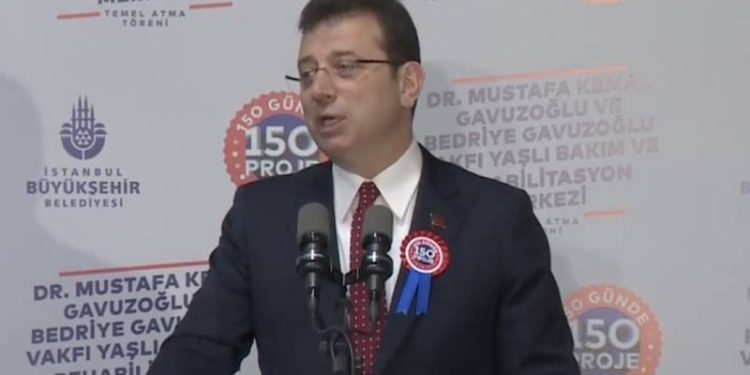 İstanbul büyükşehir Belediye Başkanı Ekrem İmamoğlu, hakkında verilen siyasi yasak ve hapis cezası için, "Bana verilen bu anlamsız ve hukuksuz cezayı başarımın ödülü olarak görüyorum" dedi. İmamoğlu, "Allahıma şükür genel başkanımızın huzurunda ilk günkü gibi bugün de başım dik, alnım açık, göğsümü gere gere söylüyorum hepinizin huzurunda, 2023 yılı çok güzel olacak. İstanbul'dan işimizi yapmaya devam edeceğiz, işimizin başındayız" ifadelerini kullandı.