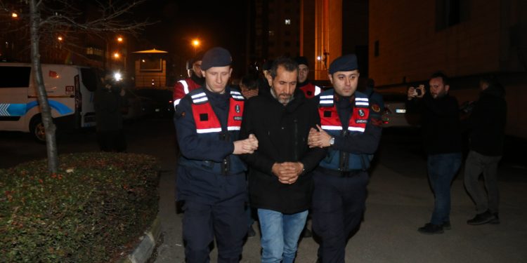 El yapımı patlayıcıyla kaçak kazı yaptılar!