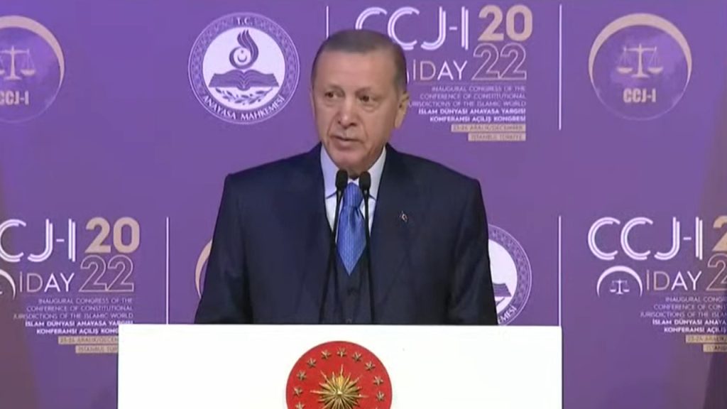 Erdoğan: Adalet dağıtamayan devlet tıpkı çürük bir bina gibi yıkılıp gitmeye mahkumdur