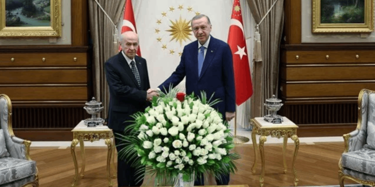 Erdoğan - Bahçeli görüşmesinde uzlaşma sağlandı: Seçim öne çekilecek, belirlenen tarih için çalışmalar başlandı