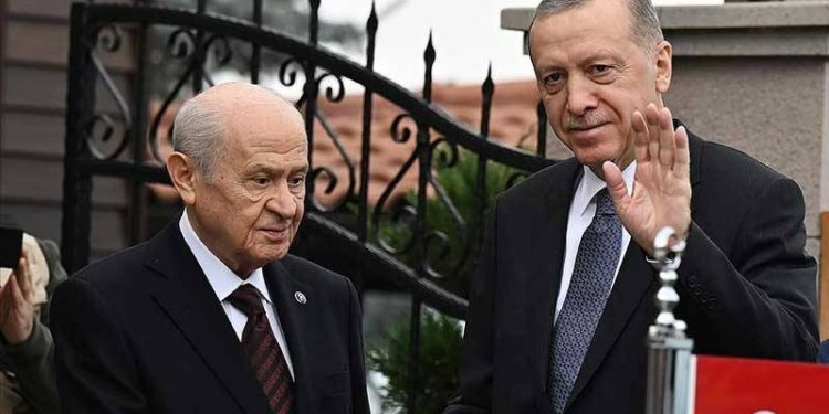 Cumhurbaşkanı ve AKP Genel Başkanı Recep Tayyip Erdoğan ile Milliyetçi Hareket Partisi Genel Başkanı Devlet Bahçeli'nin görüşmesi sona erdi.