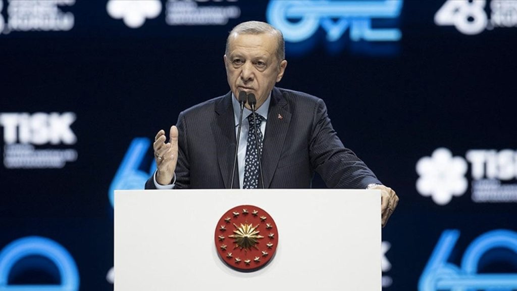 Erdoğan: Ekonomistlerin bizi yolumuzdan alıkoymasına izin vermeyeceğiz