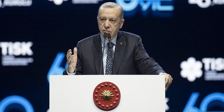 Erdoğan: Ekonomistlerin bizi yolumuzdan alıkoymasına izin vermeyeceğiz