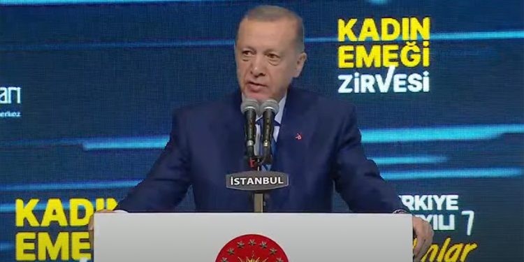 Cumhurbaşkanı ve AKP Genel Başkanı Tayyip Erdoğan, Hiranur Vakfı'nın kurucusu Yusuf Ziya Gümüşel'in kızı H.K.G.'yi 6 yaşında evlendirmesine ilişkin olarak "Münferit bir hadise" dedi. Erdoğan, "Ne kız çocuklarımızın istismarına izin vereceğiz ne de kin ve nefret kokan hezeyanlarla milletimizin rencide edilmesine göz yumacağız" diye konuştu.