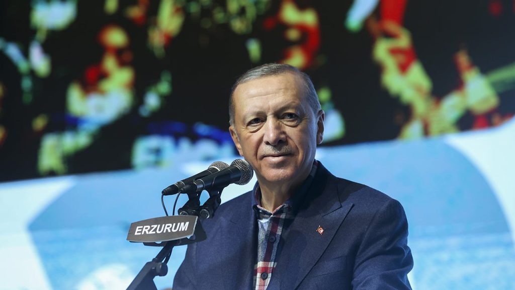 Erdoğan: Karadeniz'de keşfettiğimiz doğalgazı 2023'ün ilk çeyreğinde evlerimizde kullanacağız