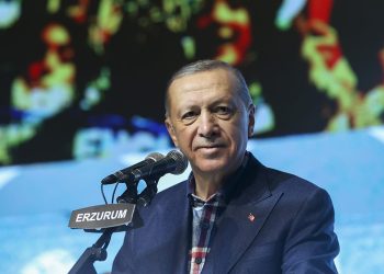 Erdoğan: Karadeniz'de keşfettiğimiz doğalgazı 2023'ün ilk çeyreğinde evlerimizde kullanacağız