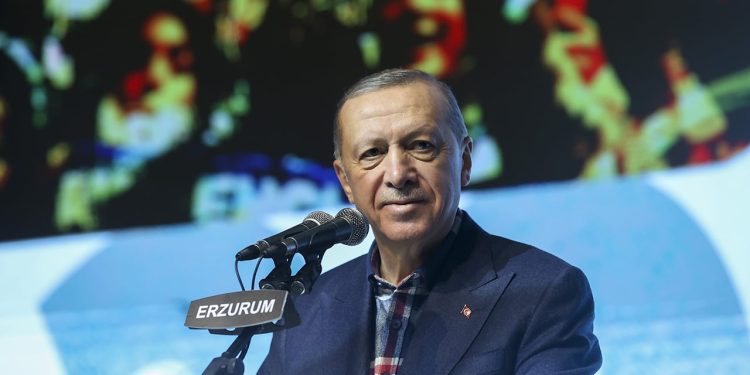 Erdoğan: Karadeniz'de keşfettiğimiz doğalgazı 2023'ün ilk çeyreğinde evlerimizde kullanacağız