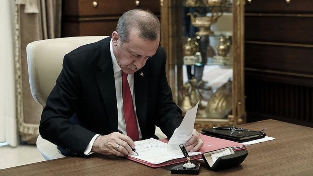 Erdoğan, iki grevi 'erteledi': 'Millî güvenliği bozucu nitelikte'