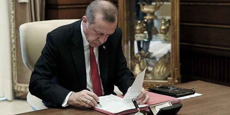 Erdoğan, iki grevi 'erteledi': 'Millî güvenliği bozucu nitelikte'
