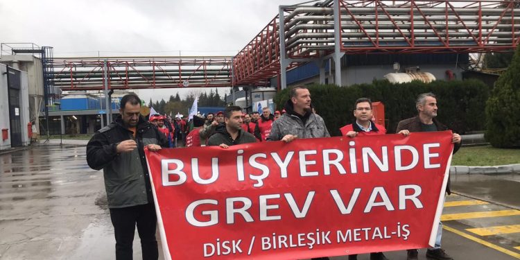 Erdoğan, iki grevi “milli güvenlik” gerekçesiyle erteledi, işçiler kararı tanımadı