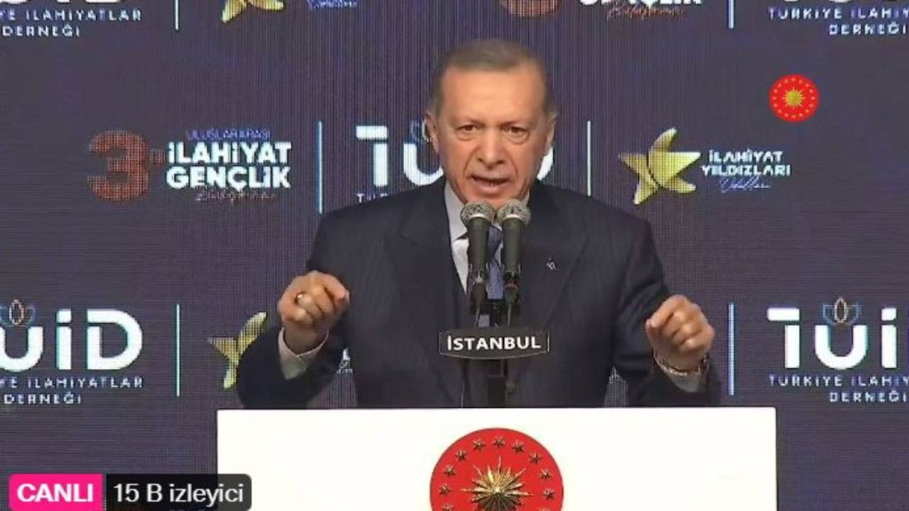 Erdoğan 'istismarı 'tek bir vaka' diye geçiştirdi; LGBTİQ+'ları hedef aldı