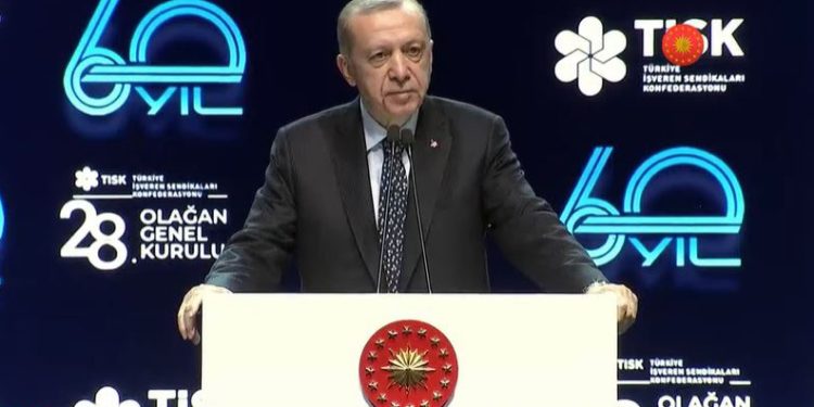 Erdoğan, sınır ötesi operasyon eleştirilerine sert çıktı: Kobani bitti, neyi yapamazsınız?