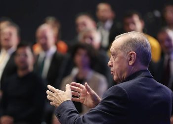 Erdoğan'dan başörtüsü teklifi için referandum mesajı