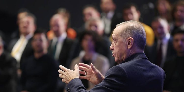 Erdoğan'dan başörtüsü teklifi için referandum mesajı